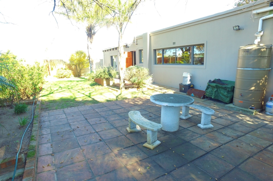 3 Bedroom Property for Sale in Eikenbosch Western Cape